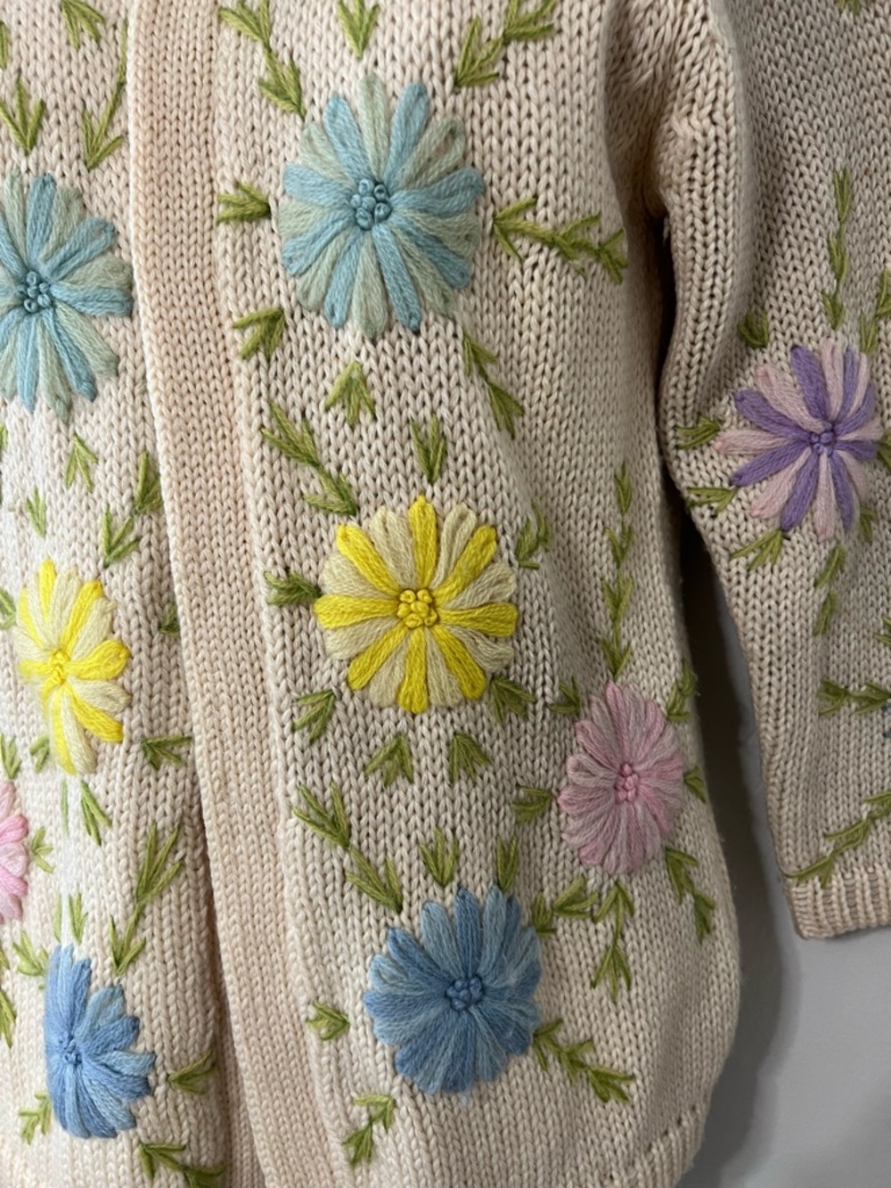 Vintage Fully FashionedHand Embroidered Wool Floral Cardigan Sweater Cottagecore - Picture 4 of 14